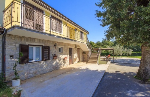 Bazgalji House | HOUSE DAVIDO WITH POOL A GREAT SWIMMING POOL PRIVATE PLAYGROUND HOUSEHOLD WELCOME