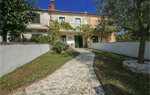Materada House | House Ester