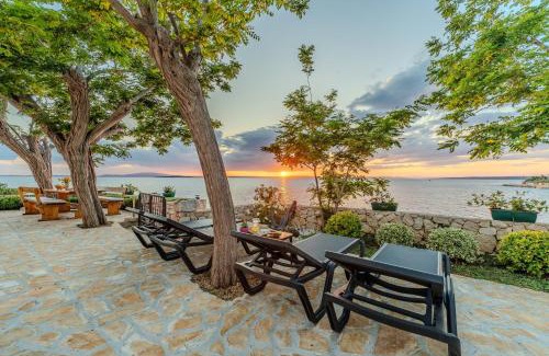 Lun House | House for rent "Figurica" Lun