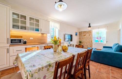 Lun House | House for rent "Figurica" Lun