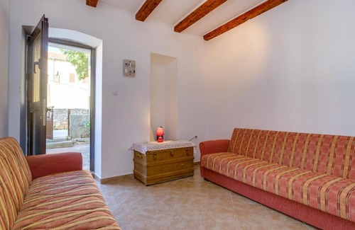 Ilovik House | House Sara
