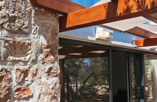 Lukoran House | House Stone house with jacuzzi