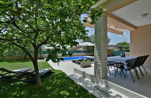 Galizana House | House Vedran 1125