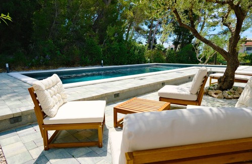 Split House | Huge holiday home with pool and hot tub