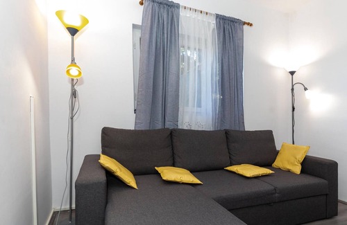 Ploce Apartment | Inviting cottage near the coast and the Neretva Delta.