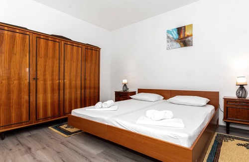 Ploce Apartment | Inviting cottage near the coast and the Neretva Delta.