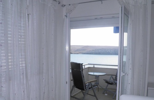Dinjiska Apartment | Island Pag apartments seafront