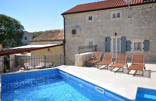 Kanfanar Villa | Istria authentic villa with private swimming pool Villa Zonti
