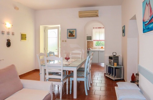 Crni Apartment | Lovely apartment for 4 guests with A/C, WIFI, TV, terrace and pets allowed