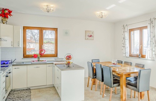 Tar-Vabriga Apartment | Lovely apartment for 6 people with WIFI, A/C, pool, TV, terrace and pets allowed