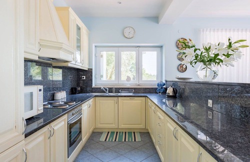 Mali Ston Apartment | Lovely apartment for 8 people with A/C, hot tub, WIFI, TV and terrace