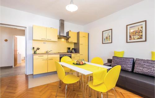 Rab Apartment | Lovely Apartment In Banjol With Wifi