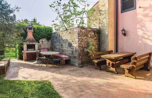 Kastel Apartment | Lovely apartment in Buje with WiFi