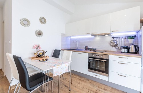 Cove Makarac (Milna) Apartment | Lovely apartment in Milna with WiFi