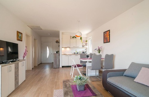 Maslinica House | Lovely home in Maslinica with WiFi
