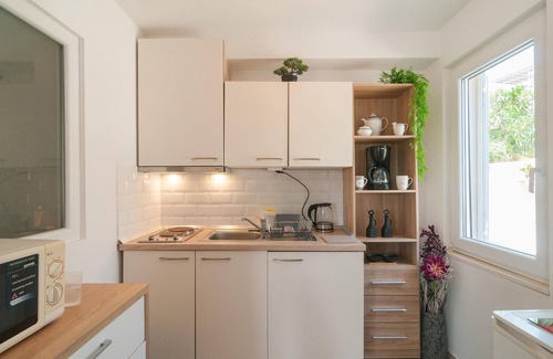 Maslinica House | Lovely home in Maslinica with WiFi