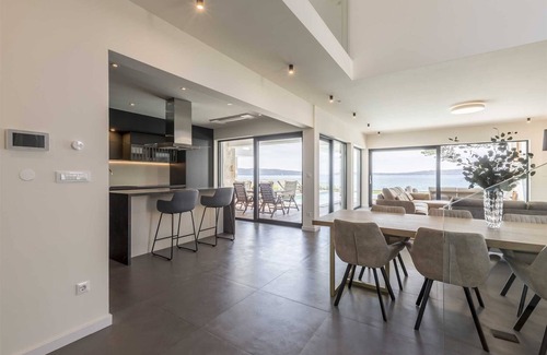 Kastela Villa | Luxury beachfront villa with infinity pool for 8