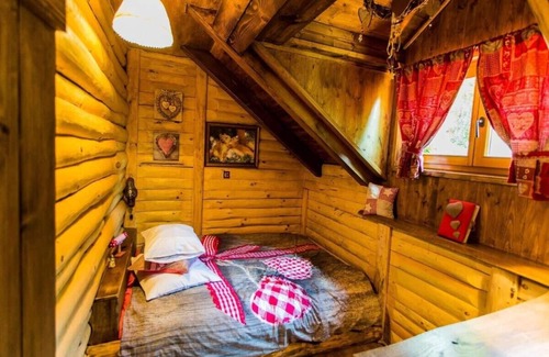 Municipality of Gracac Ski Chalet | Luxury Chalet Regina with pool and jacuzzi surrounded by nature