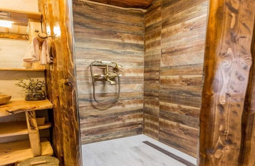 Municipality of Gracac Ski Chalet | Luxury Chalet Regina with pool and jacuzzi surrounded by nature