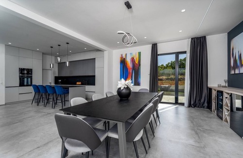 Zmijavci Villa | Luxury Villa Madre with heated Mineral pool, Whirlpool, Outdoor Gym