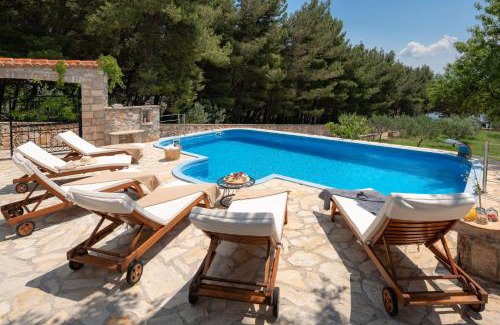 Bol Villa | Luxury Villa Zlatni Rat with Pool, Near Zlatni Rat Beach, Bol