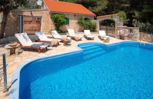 Bol Villa | Luxury Villa Zlatni Rat with Pool, Near Zlatni Rat Beach, Bol