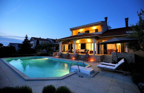 Kozino Villa | Magnificent 5 Villa Clara