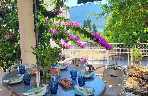 Hodilje House | Mala Kuća - cozy house by the sea with air conditioning!