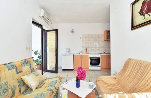 Zavala Apartment | Margarita (HRV251)