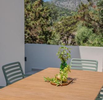 Skrivena Luka Apartment | Modern two bedroom seafront oasis