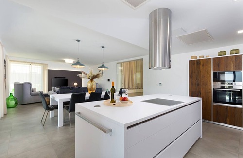 Medvidici Villa | Modern villa Damian with jacuzzi near Porec