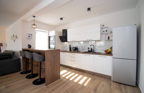 Bicici Villa | Modern villa with pool and garden near Pula