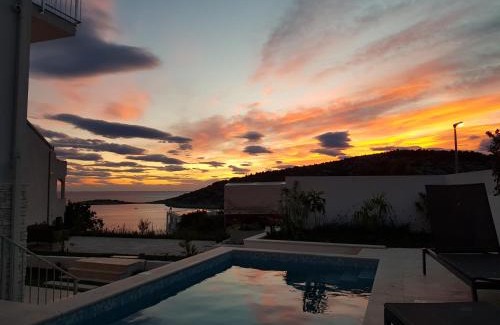 Razanj Villa | NEW! Seafront Vila Hrvatska