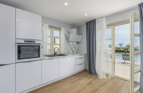 Kastelir Villa | New stone villa with a pool
