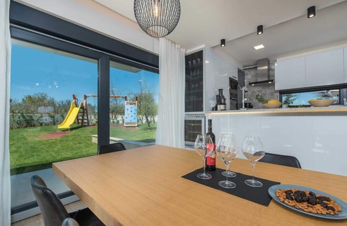 Jehnici Villa | Newly built contemporary villa for 8 with heated pool