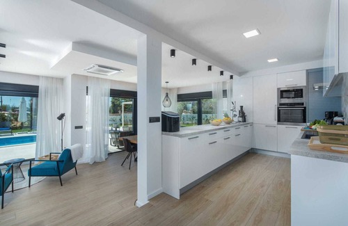 Jehnici Villa | Newly built contemporary villa for 8 with heated pool