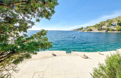 Tribanj Apartment | Nice apartment for 3 guests with A/C, WIFI, TV and terrace