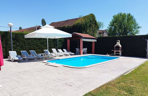 Dusina Apartment | Nice apartment for 8 guests with A/C, WIFI, private pool, TV and terrace