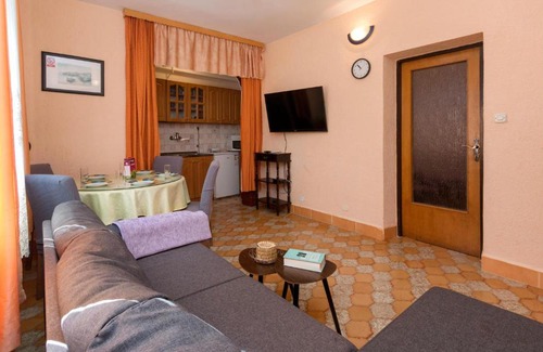 Stinjan Apartment | Nice apartment in Pula w/ 2 Bedrooms
