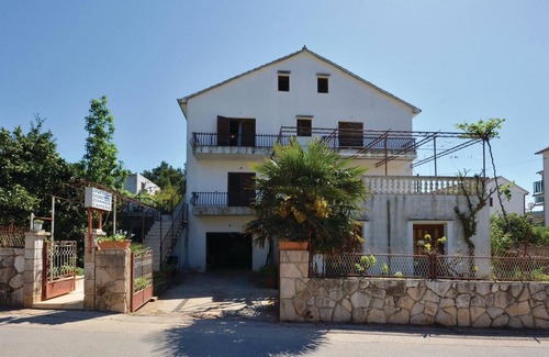 Vrboska Apartment | Nice apartment in Vrboska with WiFi
