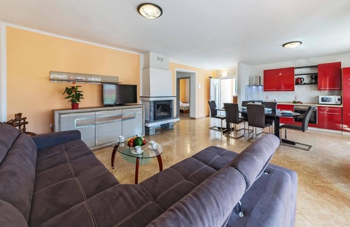 Barbariga House | Nice home in Betiga with kitchen