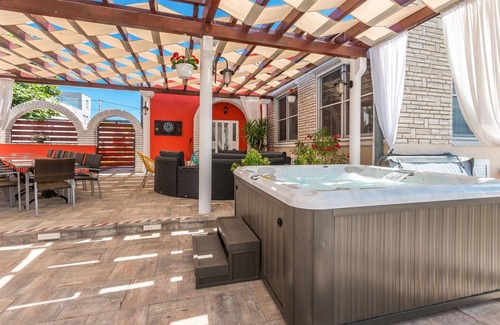 Turanj House | Nice home in Turanj with jacuzzi