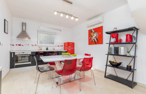 Valbandon House | Nice villa with heated swimming pool, 100m from the sea, WiFi, grill