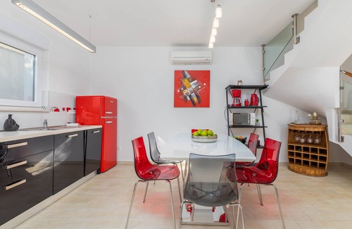 Valbandon House | Nice villa with heated swimming pool, 100m from the sea, WiFi, grill