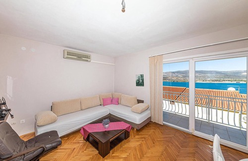 Municipality of Trogir Apartment | On a hill are these three tastefully furnished apartments with beautiful sea view (CDM360, CDM395 an
