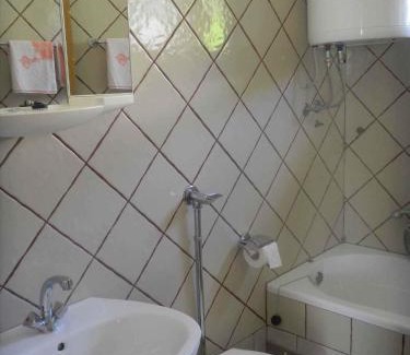 Povile Apartment | One-Bedroom Apartment Novi Vinodolski near Sea 7