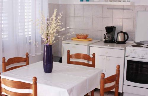 Povile Apartment | One-Bedroom Apartment Novi Vinodolski near Sea 7