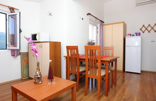Putnikovic Apartment | One bedroom apartment near beach Žuronja, Pelješac (A-10123-a)