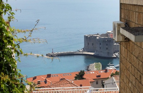 Ploce Apartment | One bedroom apartment with terrace and sea view Dubrovnik (A-9099-a)