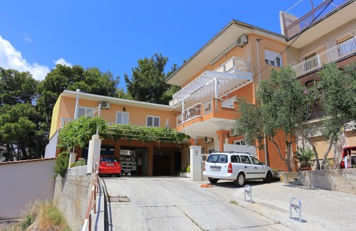 Dugi Rat Apartment | One bedroom apartment with terrace and sea view Duće, Omiš (A-18302-a)